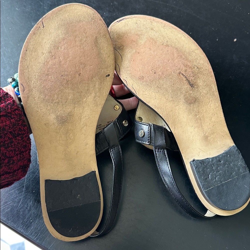 MICHAEL KORS Black Leather Logo Thong Sandals - Picture 5 of 8